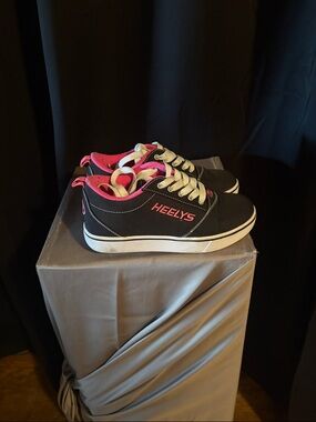 Heelys Black with Pink Accent Low-Top Skate Shoes